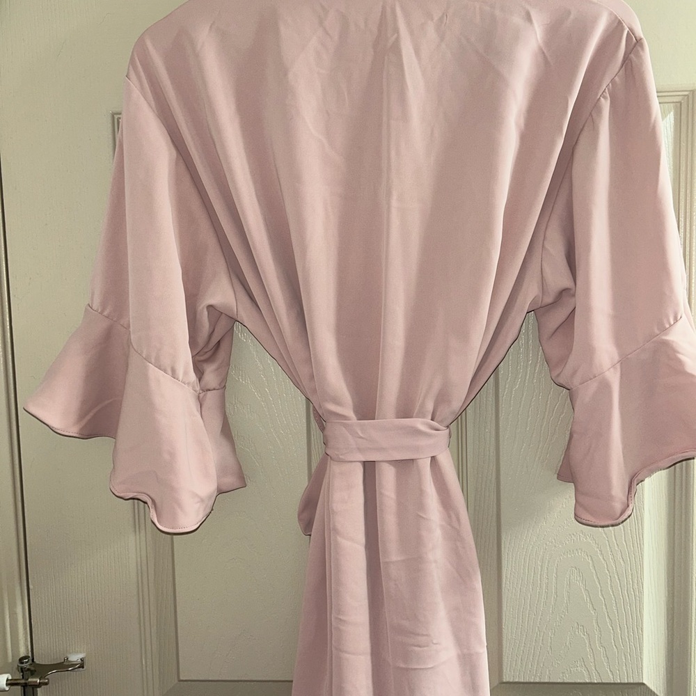 Elegant Pink Robe with Ruffle Sleeves - Picture 3 of 3